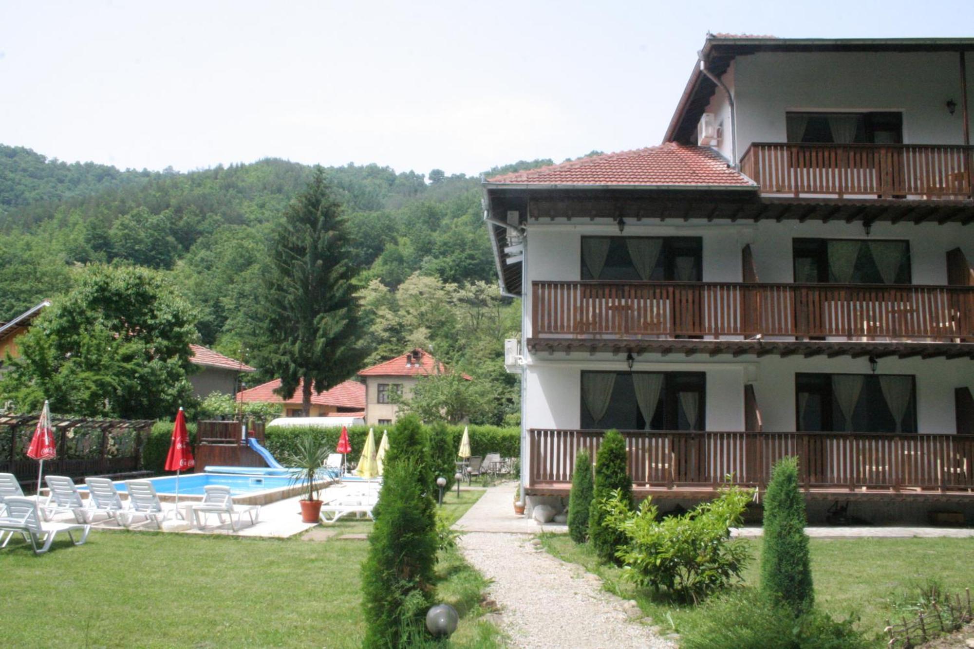 Family Hotel Bile Белі-Осум Екстер'єр фото