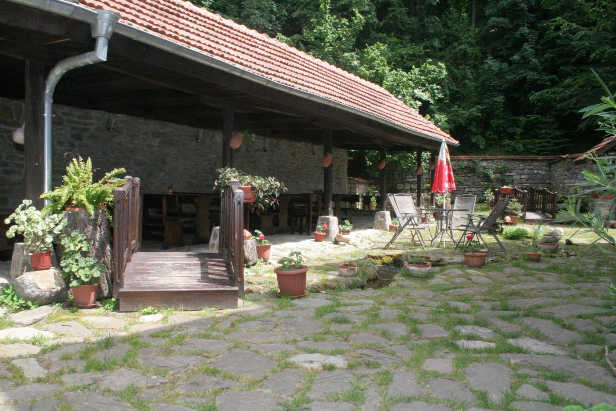 Family Hotel Bile Белі-Осум Екстер'єр фото