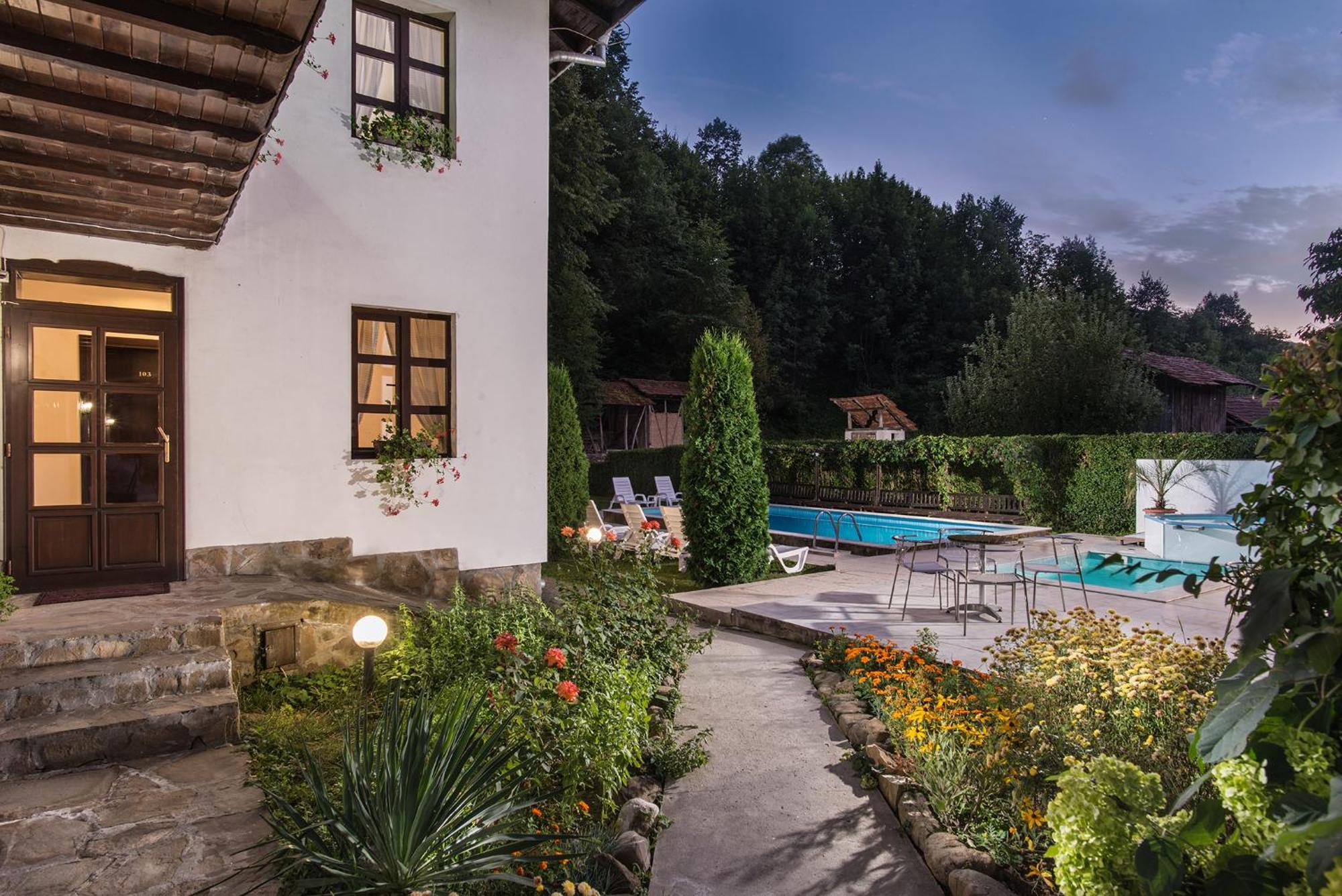 Family Hotel Bile Белі-Осум Екстер'єр фото