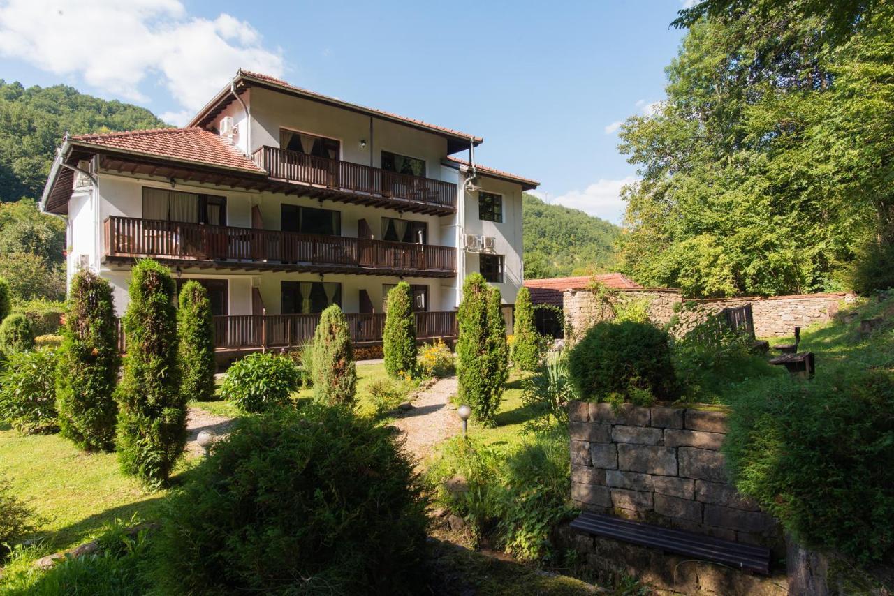 Family Hotel Bile Белі-Осум Екстер'єр фото